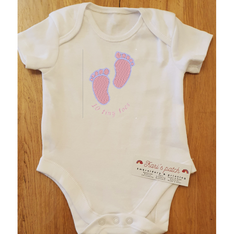 Personalised Baby Bodysuit with 10 tiny toes in pink or blue | Kari’s Patch